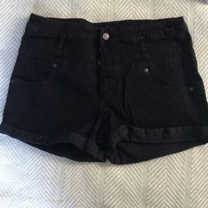 Black high waisted denim shorts ❤️💜❤️
